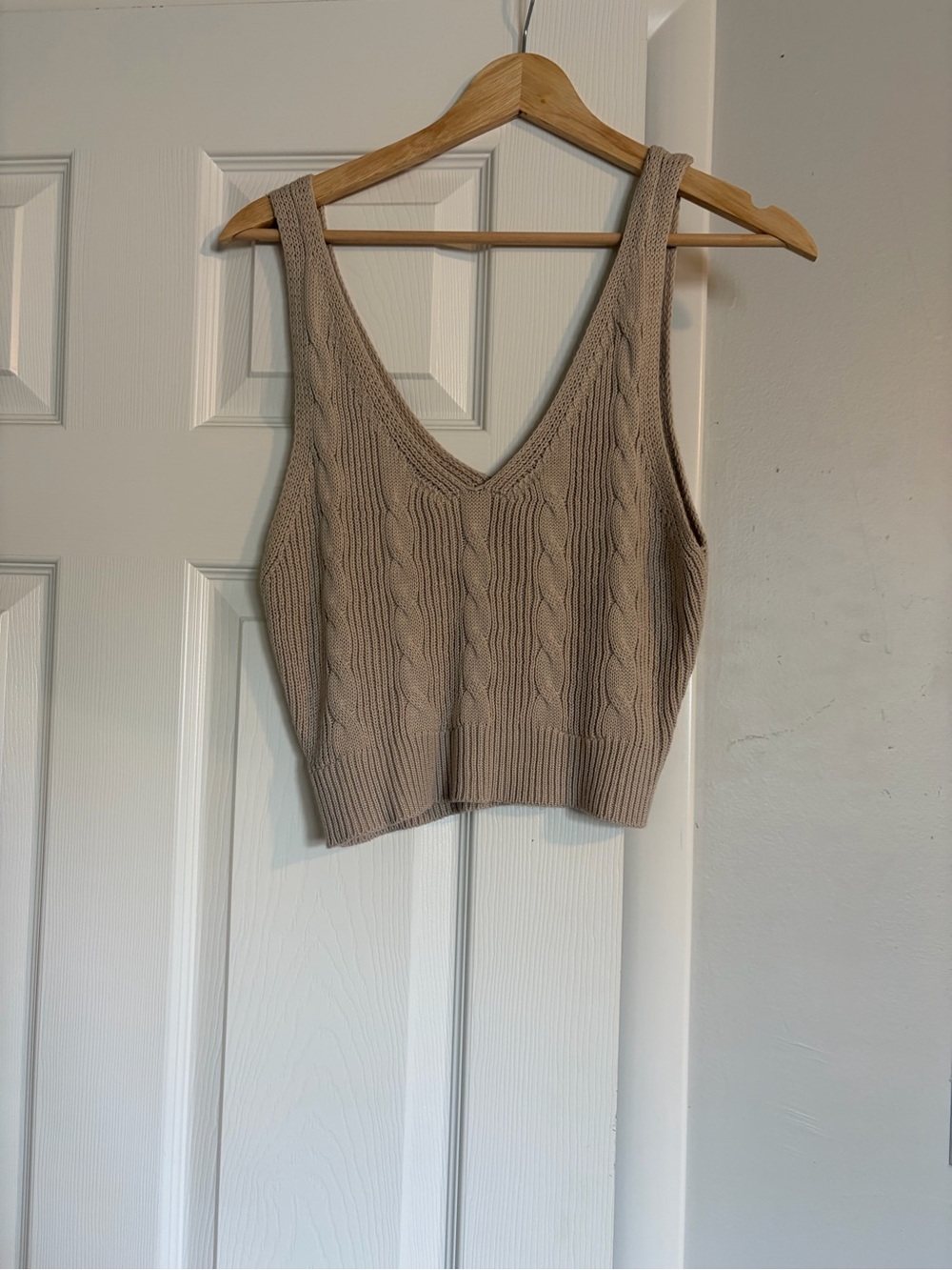 Carly Jean Los Angeles Beige Cable-Knit V-Neck Crop Tank
